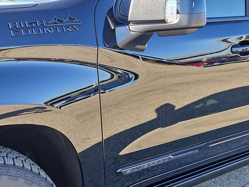 Used 2024 Chevrolet Silverado 1500 High Country w/ Midnight Edition AWD/4WD image 15