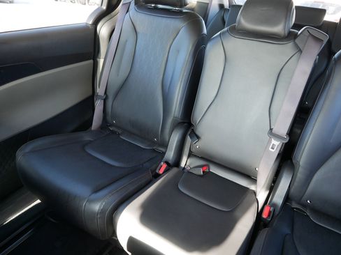 Certified 2025 Kia Carnival LXS image 12