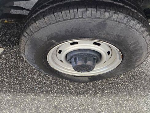 Used 2001 Dodge B2500 Passenger RWD image 28