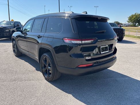 New 2025 Jeep Grand Cherokee L Limited w/ Luxury Tech Group II image 3