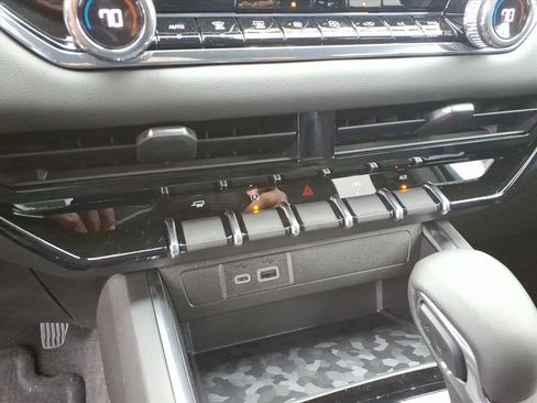 New 2026 GMC Canyon Elevation w/ Convenience Package image 14