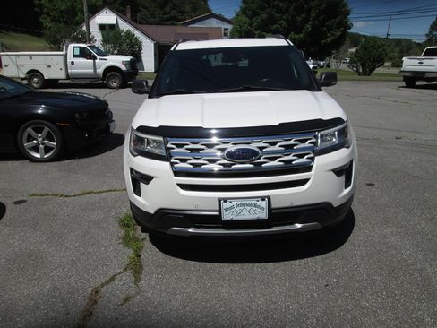 Used 2019 Ford Explorer XLT w/ Equipment Group 202A AWD/4WD image 2