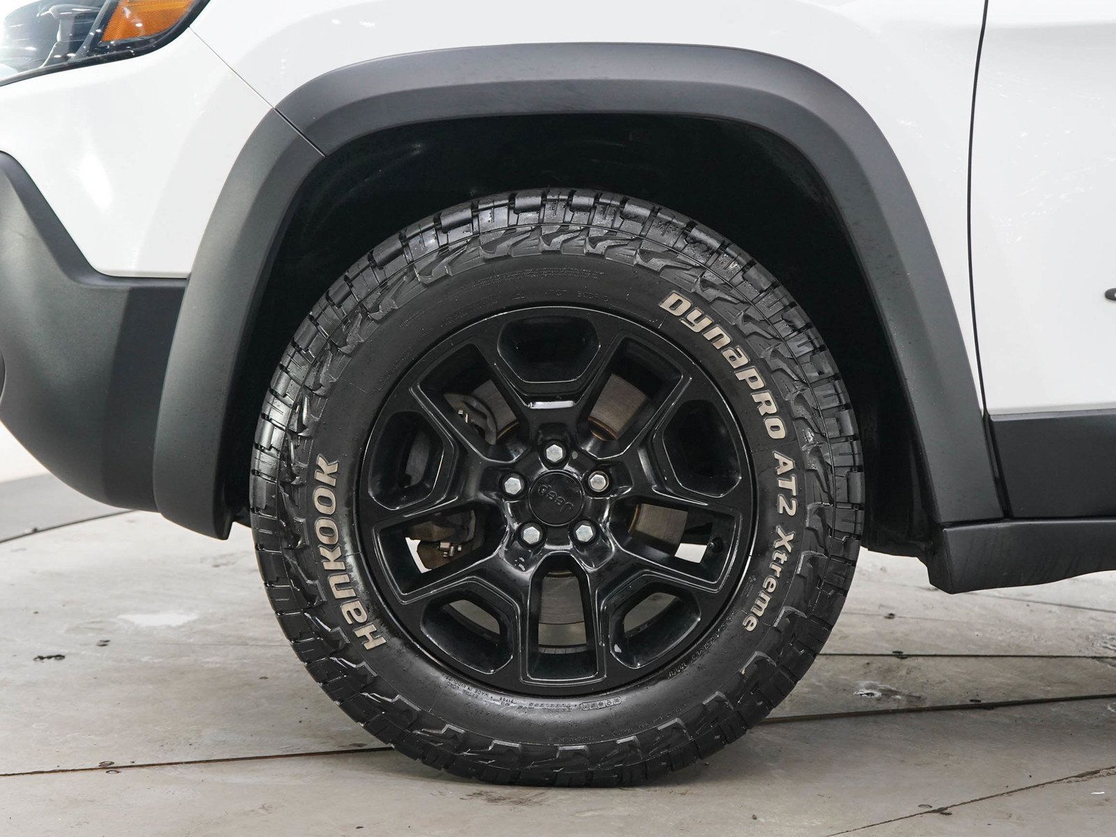 Used 2019 Jeep Cherokee Trailhawk w/ Cold Weather Group AWD/4WD image 28