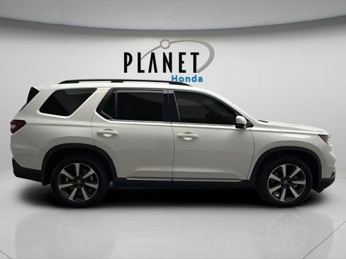 Certified 2023 Honda Pilot Touring image 2