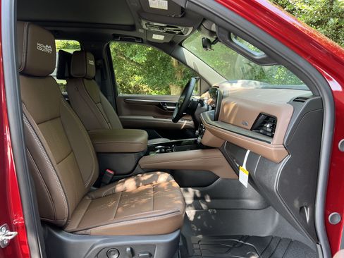 New 2026 Chevrolet Tahoe High Country AWD/4WD image 34