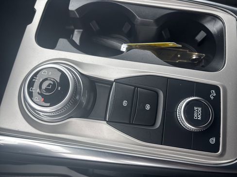 Used 2022 Ford Explorer XLT w/ Equipment Group 202A image 25