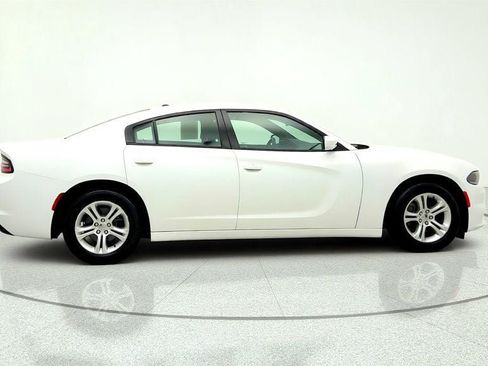 Used 2017 Dodge Charger SE w/ Popular Equipment Group RWD image 4