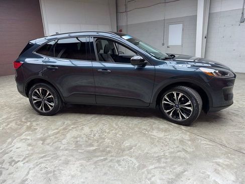 Certified 2022 Ford Escape SE w/ SE Sport Appearance Package image 6