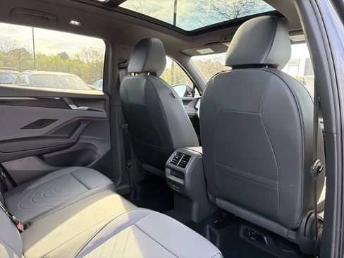 New 2026 Volkswagen Tiguan SE R-Line FWD image 17