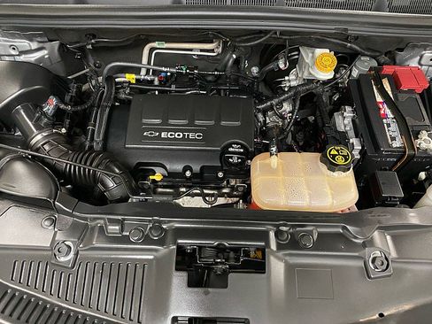 Used 2020 Chevrolet Trax LT w/ LT Convenience Package image 15