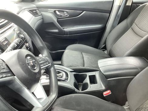 Used 2017 Nissan Rogue S AWD/4WD image 4