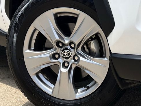 Used 2025 Toyota RAV4 XLE FWD image 25