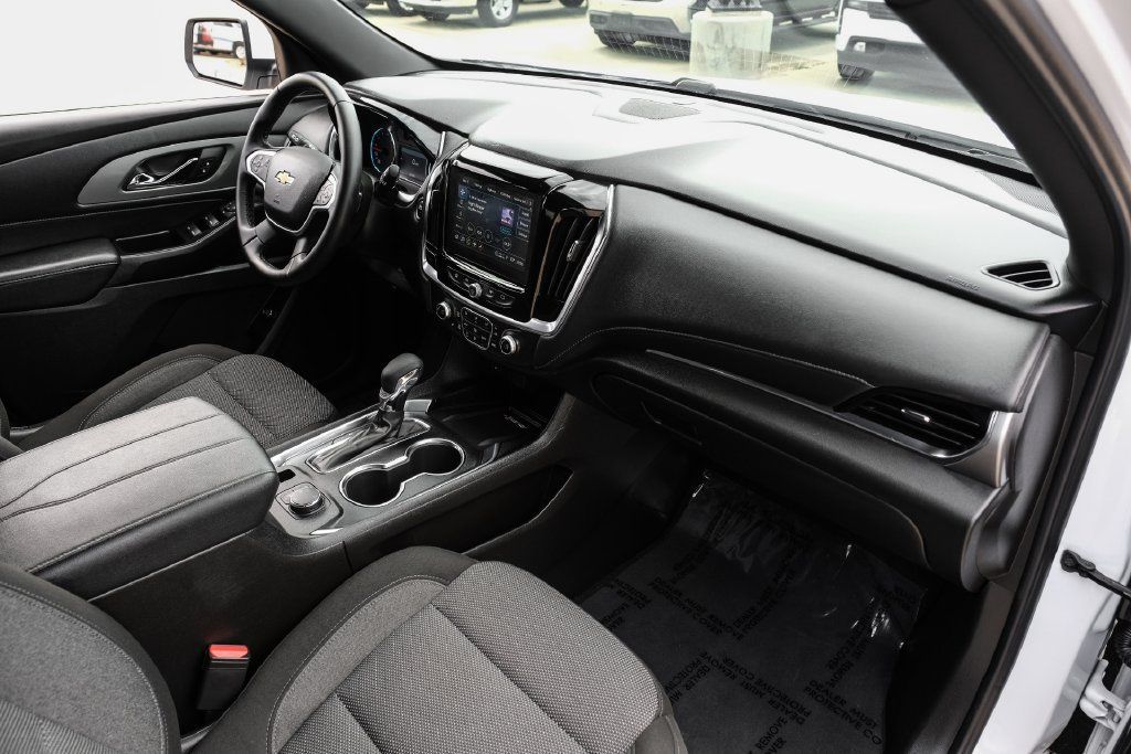 Used 2023 Chevrolet Traverse LT AWD/4WD image 11