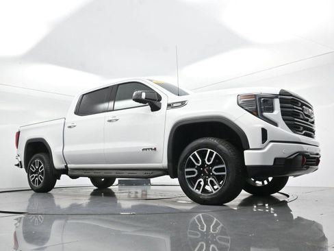 Used 2025 GMC Sierra 1500 AT4 w/ AT4 Premium Package AWD/4WD image 46