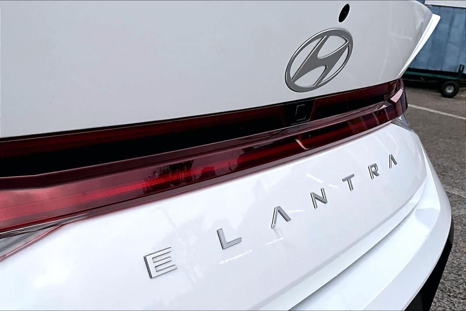 Used 2025 Hyundai Elantra SEL FWD image 10