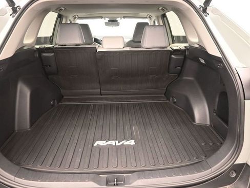Used 2021 Toyota RAV4 XLE Premium image 34