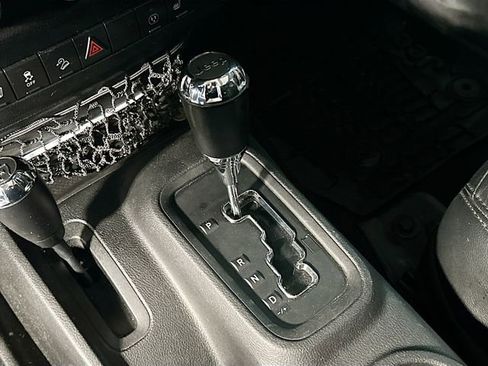 Used 2014 Jeep Wrangler Unlimited Sahara image 16