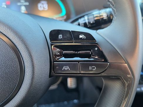 Certified 2025 Hyundai Elantra Sport image 22