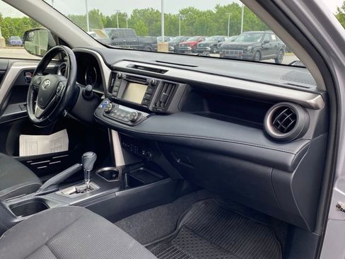 Used 2018 Toyota RAV4 XLE AWD/4WD image 33
