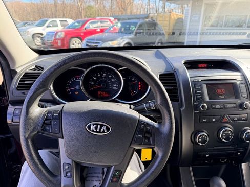 Used 2013 Kia Sorento LX w/ Convenience Pkg image 17