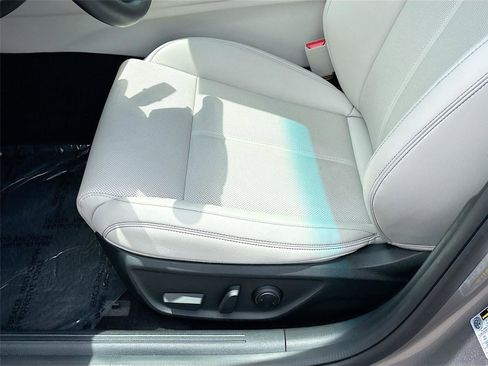 Used 2025 Genesis G70 2.5T RWD image 19