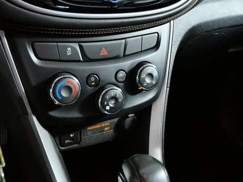 Used 2017 Chevrolet Trax LS AWD/4WD image 21