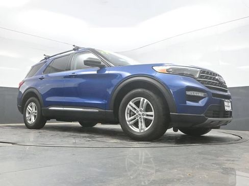 Used 2022 Ford Explorer XLT w/ Equipment Group 202A AWD/4WD image 36