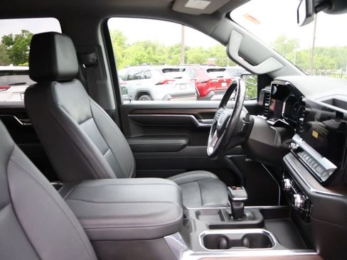 Used 2023 GMC Sierra 1500 SLT w/ SLT Premium Package AWD/4WD image 8