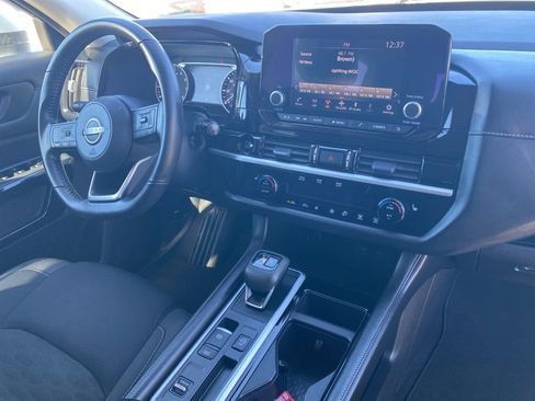 Used 2025 Nissan Pathfinder SV image 28