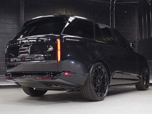 Used 2023 Land Rover Range Rover SE image 9