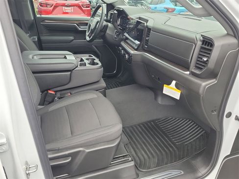 Used 2025 Chevrolet Silverado 1500 LT image 17