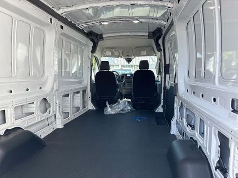 New 2025 Ford Transit 250 148 Medium Roof image 21