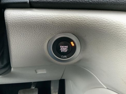 Used 2021 Chrysler Pacifica Limited w/ Premium & Safety Sphere Group image 36