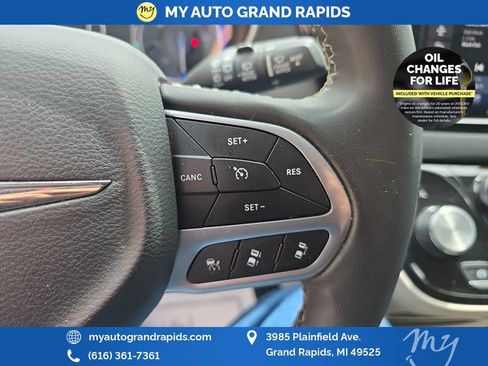 Used 2023 Chrysler Pacifica Touring-L FWD image 15