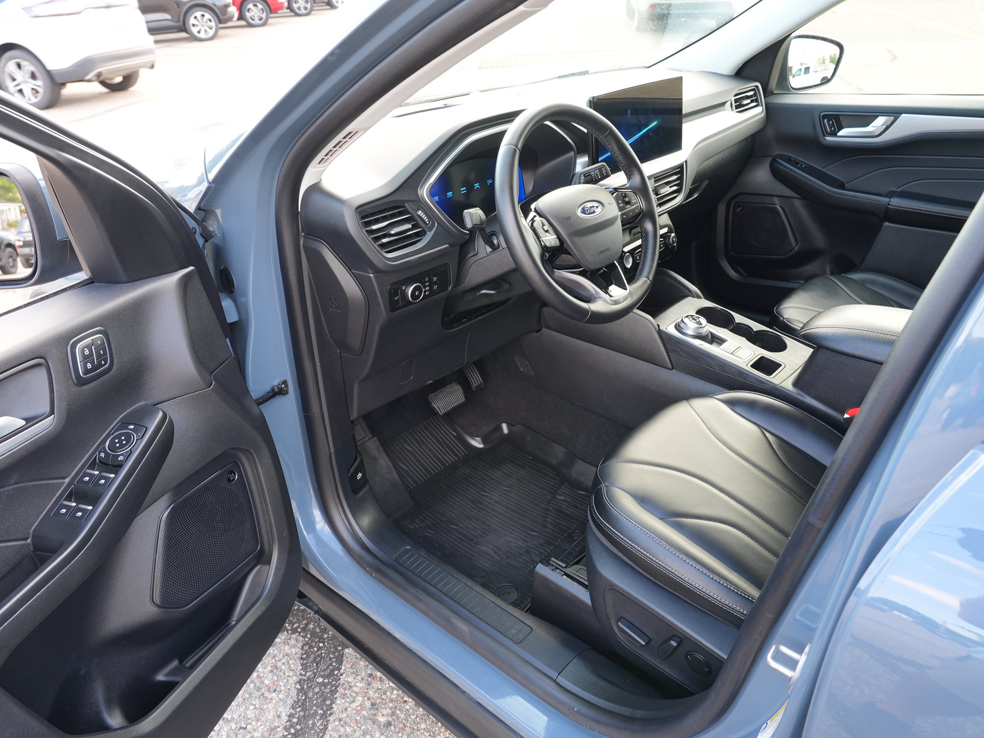 Used 2025 Ford Escape Platinum w/ Premium Technology Package AWD/4WD image 16