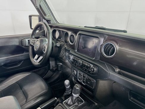 Used 2019 Jeep Wrangler Unlimited Sahara image 26