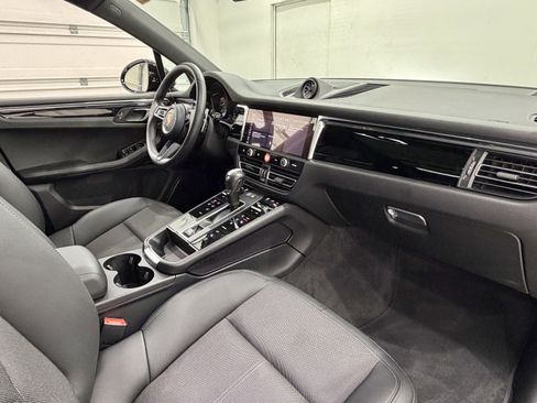 Certified 2026 Porsche Macan AWD/4WD image 23