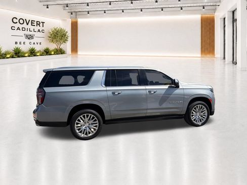 Used 2024 Chevrolet Suburban Premier w/ Advanced Technology Package AWD/4WD image 15
