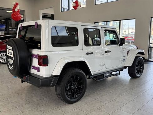 Used 2024 Jeep Wrangler Sahara w/ Technology Group image 7