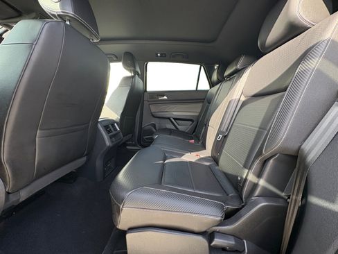 Certified 2022 Volkswagen Atlas Cross Sport SE w/ Panoramic Sunroof Package image 5