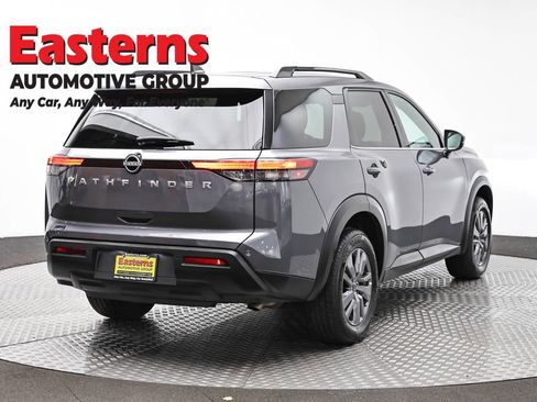 Used 2025 Nissan Pathfinder SV FWD image 5