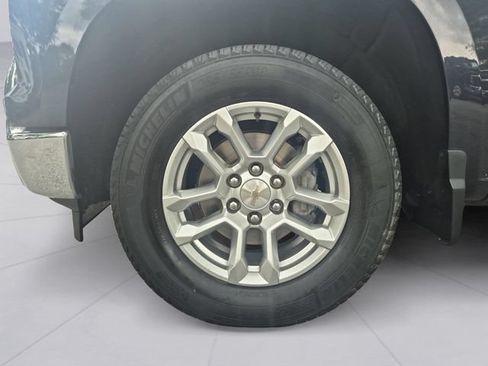 Used 2023 Chevrolet Silverado 1500 LT AWD/4WD image 9