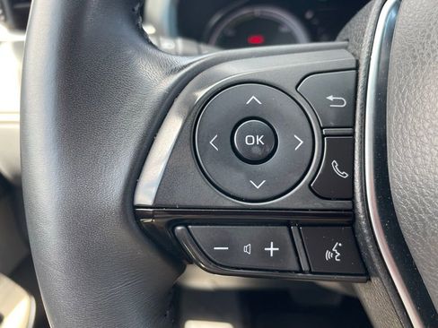 Used 2023 Toyota Venza XLE image 9