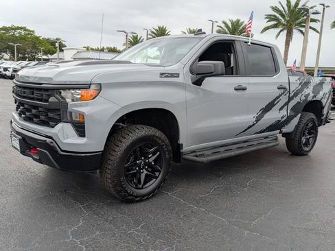 Used 2025 Chevrolet Silverado 1500 Custom Trail Boss w/ LPO, Dark Essentials Package AWD/4WD image 3