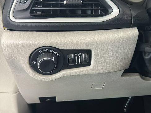 Used 2023 Chrysler Voyager LX FWD image 23