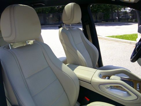 Used 2024 Mercedes-Benz GLS 450 4MATIC image 37