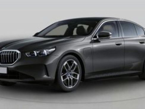 New 2026 BMW 550e xDrive image 1