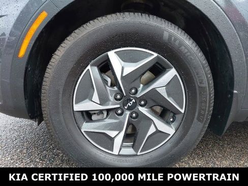 Certified 2023 Kia Sorento EX image 10