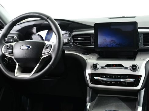 Used 2024 Ford Explorer XLT w/ Equipment Group 202A AWD/4WD image 8