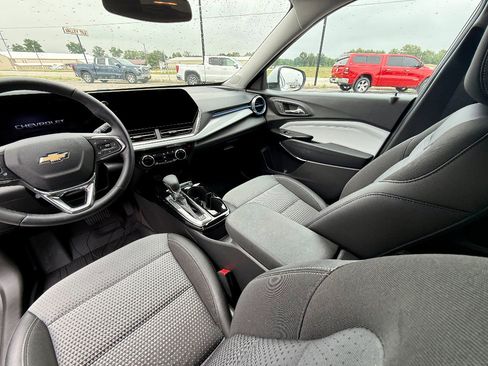 Used 2025 Chevrolet Trax LT w/ Driver Confidence Package FWD image 13